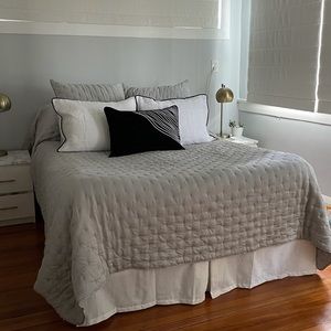 Pottery Barn Essential Cotton & Linen Bed Skirt 18” Drop Queen Size in White